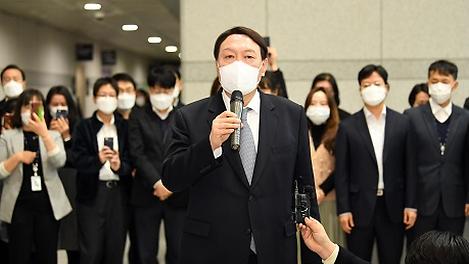 사퇴한 윤석열, 정계 진출한다면