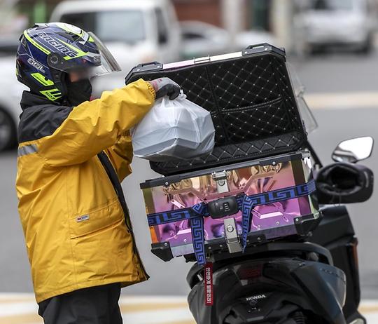 배달앱 무료배달 경쟁 시대?