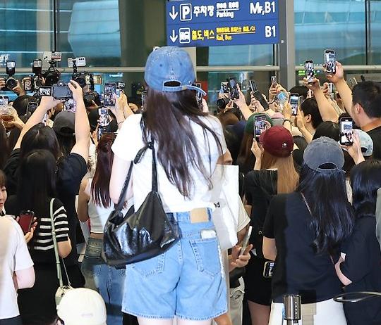 연예인 전용 출입문, 여러분의 생각은?