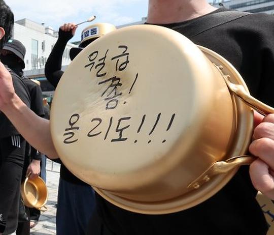 초임 공무원 월급 인상, 여러분의 생각은?