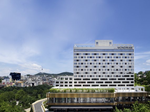 몬드리안 서울 이태원 호텔은 주한 방글라데시 대사관 맞은편에 위치한다 주변에 높은 건물이 없어 시원하게 트인 뷰를 감상할 수 있다. ⓒ사진 파이낸셜뉴스