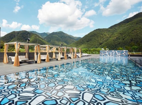 강원 정선의 깊은 산 속에 안긴 파크로쉬 리조트앤웰니스. 아웃도어 스파에서는 자연의 소리를 들으며 힐링할 수 있다. ⓒ사진 뉴스1