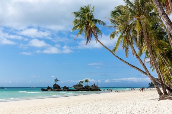 세계 3대 해변으로 꼽히는 필리핀 보라카이의 화이트비치(White Beach) ⓒ 필리핀 관광부 제공