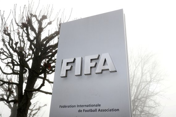 FIFA (Federation Internationale de Football Association) 로고. REUTERS/Arnd Wiegmann/File Photo /REUTERS/뉴스1 /사진=뉴스1 외신화상