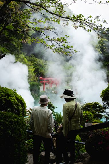 벳푸의 온천은 각각의 색이 다르다. ⓒChristian Chen on Unsplash