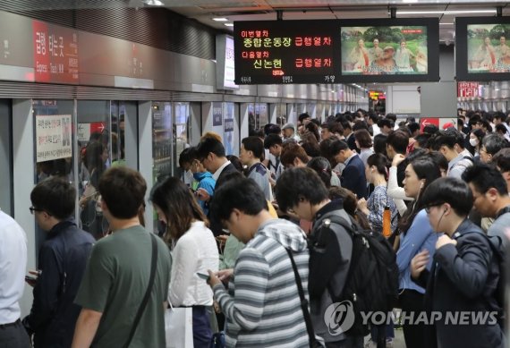 퇴근길 만원 지하철. 사진=연합뉴스