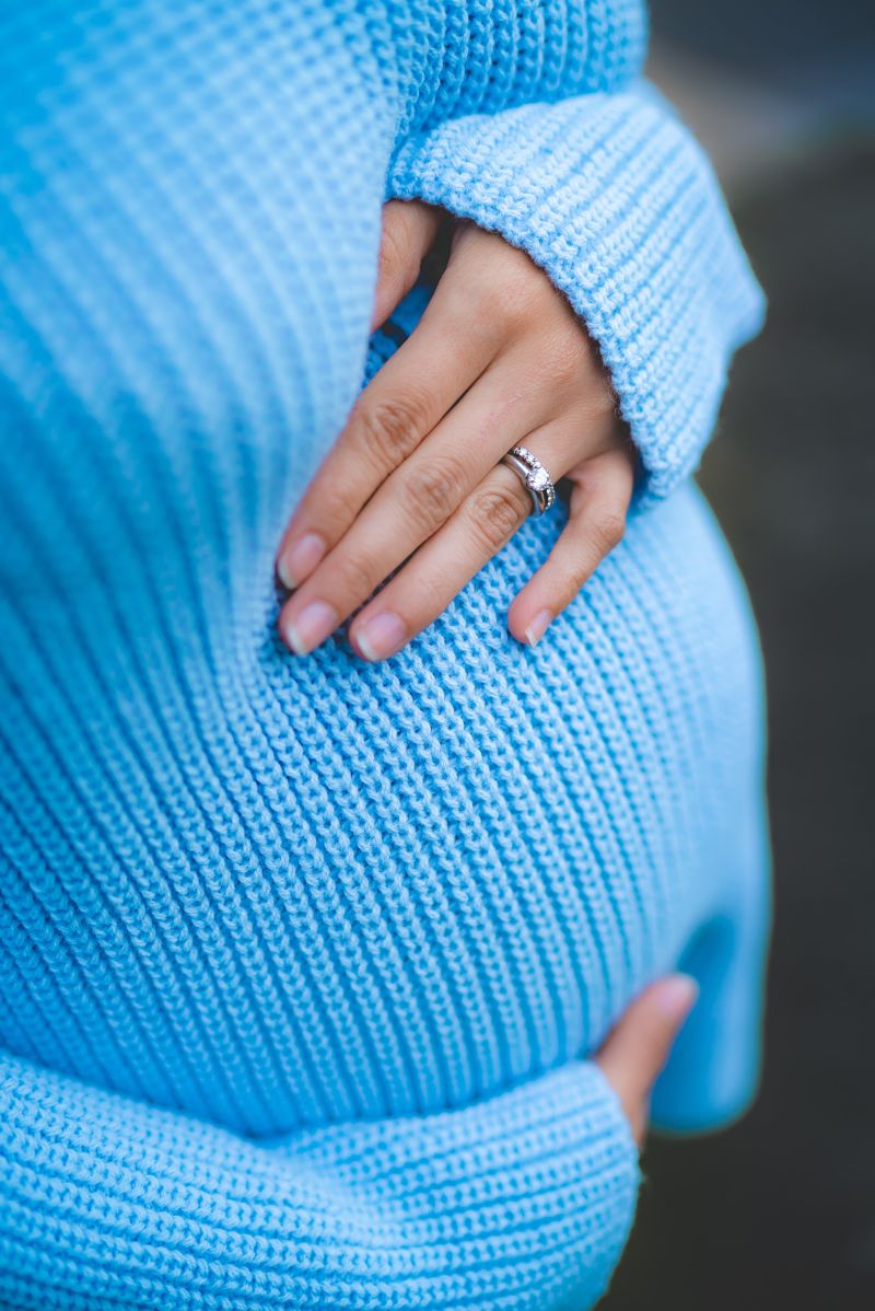임신바우처라 불리는 임신 출산 진료비 신청은 온라인, 오프라인을 통해 할 수 있다. 임신바우처 사용처는 출산 후 2년까지 쓸 수 있다. Juan Encalada on Unsplash