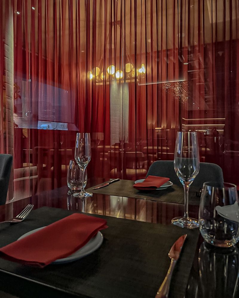 올데이 다이닝 '산타 크루즈'. 샴페인을 비롯한 주류는 물론이고 조식, 브런치와 같이 다양한 음식을 맛볼 수 있다.undefinedⓒ사진 코랄로 바이 조선 공식 인스타그램 @corallo.byjosun