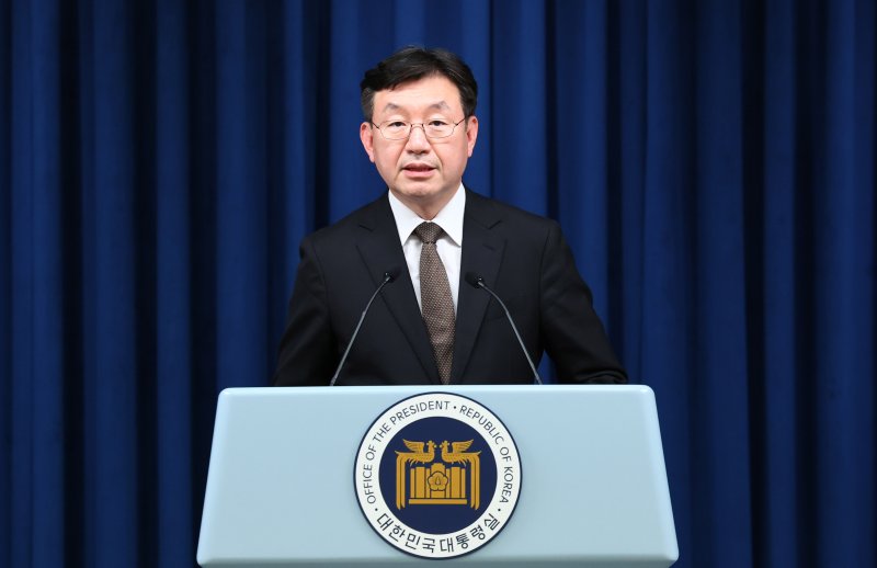성태윤 정책 실장이 14일 서울 용산 대통령실 청사에서 '라인 사태' 관련 브리핑을 하고 있다. ⓒ사진 2024년 5월 14일 뉴시스