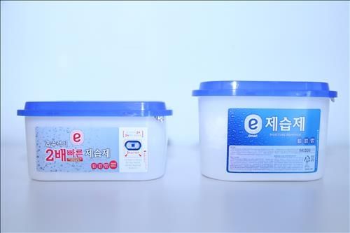 용기형 제습제 제품 모습. ⓒ사진 이마트 제공