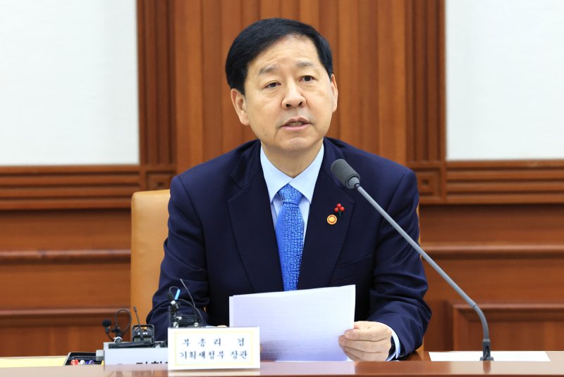 구윤철 경제부총리 겸 기획재정부 장관이 2일 서울 종로구 정부서울청사에서 열린 경제관계장관회의 겸 물가관계장관회의에서 모두발언을 하고 있다. 2025.12.2/뉴스1