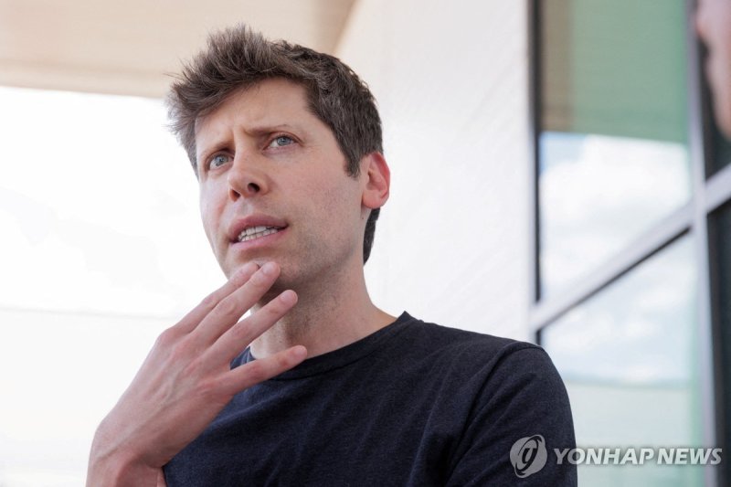 샘 올트먼은 "당장은 거품이 낀 듯한 부분이 꽤 있다고 본다"며 사람들은 어떤 곳에 과잉 투자하고, 어리석은 회사에 미친 가격을 지불할 것" 이라고 말했다. 사진=연합뉴스